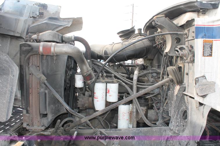 image for item H8375 1992 Mack CH613 semi truck