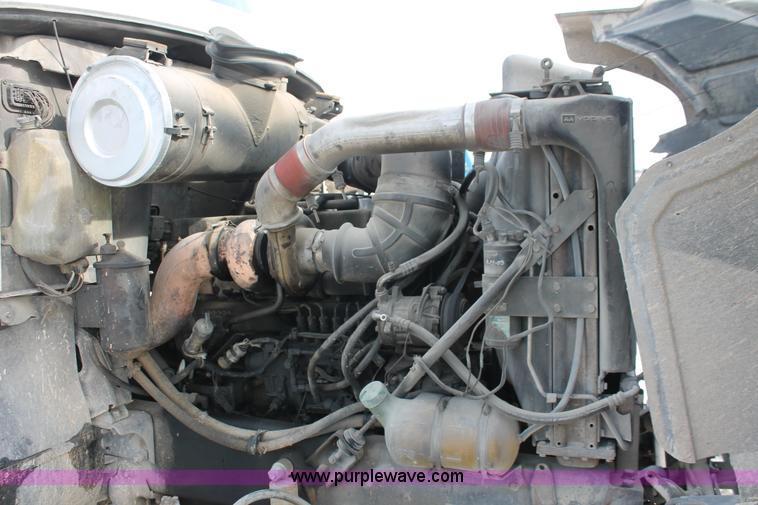 image for item H8375 1992 Mack CH613 semi truck