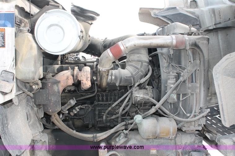 image for item H8375 1992 Mack CH613 semi truck