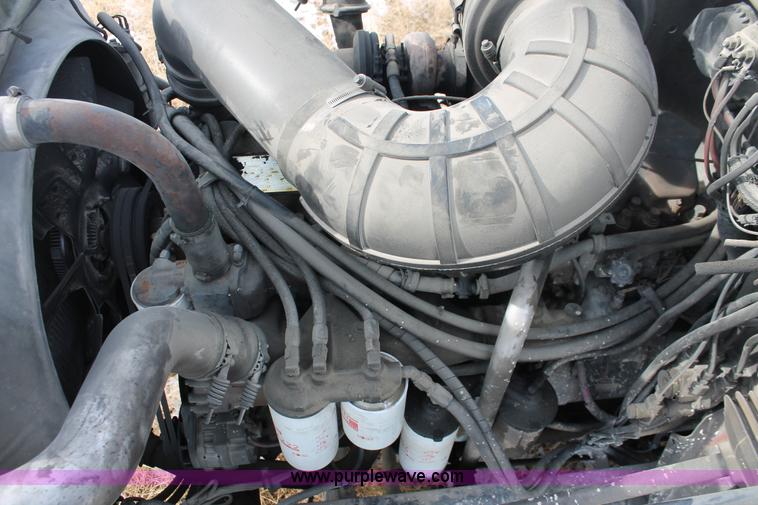 image for item H8375 1992 Mack CH613 semi truck