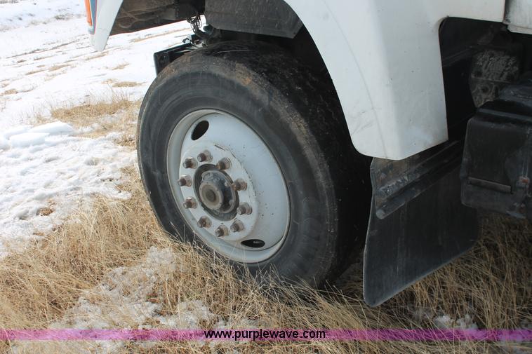 image for item H8375 1992 Mack CH613 semi truck