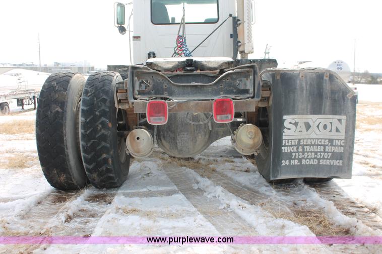 image for item H8375 1992 Mack CH613 semi truck