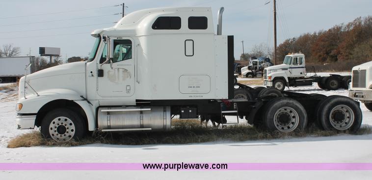 image for item H8376 2007 International 9400i semi truck