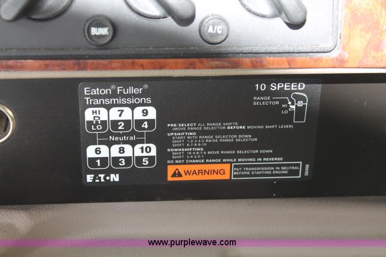 image for item H8376 2007 International 9400i semi truck