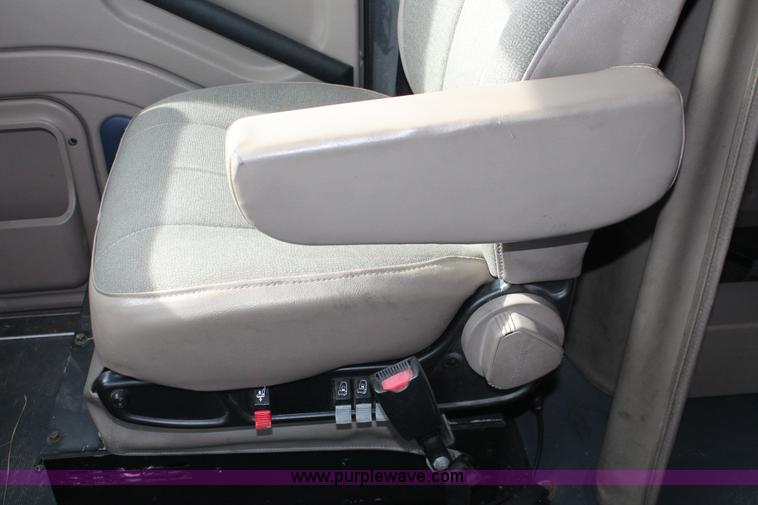 image for item H8376 2007 International 9400i semi truck