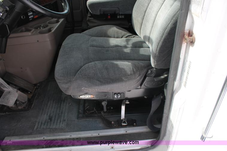 image for item H8376 2007 International 9400i semi truck