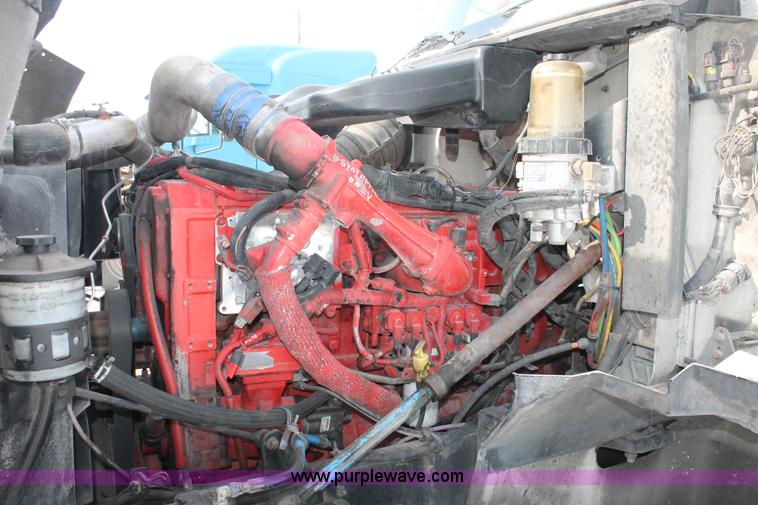 image for item H8376 2007 International 9400i semi truck