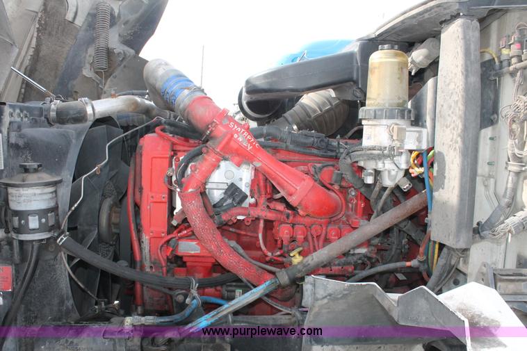 image for item H8376 2007 International 9400i semi truck