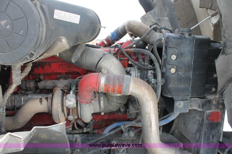 image for item H8376 2007 International 9400i semi truck