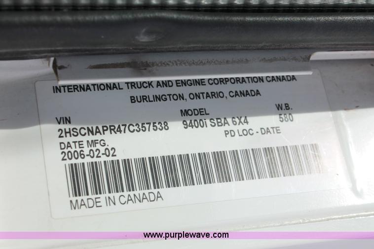 image for item H8376 2007 International 9400i semi truck