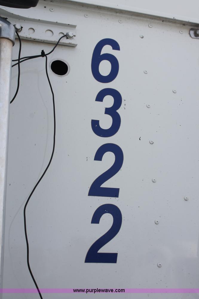 image for item H8376 2007 International 9400i semi truck