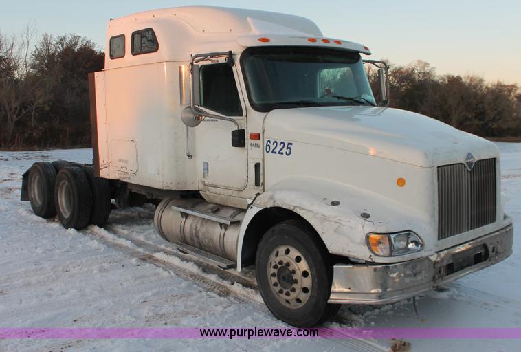 image for item H8377 2007 International 9400i semi truck