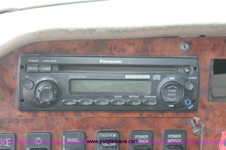 image for item H8377 2007 International 9400i semi truck