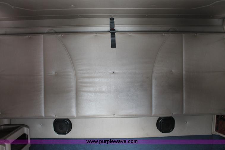 image for item H8377 2007 International 9400i semi truck