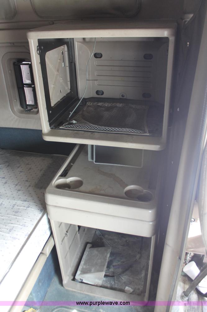 image for item H8377 2007 International 9400i semi truck