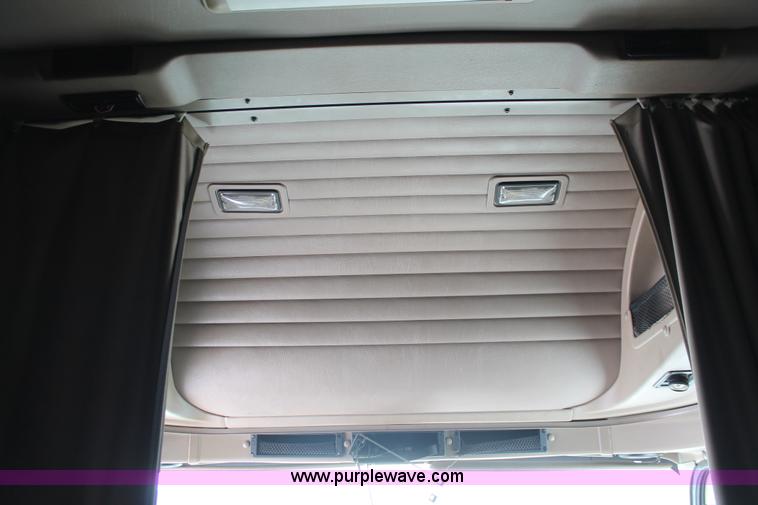 image for item H8377 2007 International 9400i semi truck