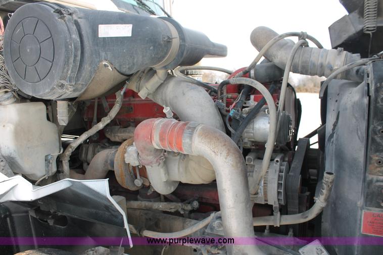 image for item H8377 2007 International 9400i semi truck