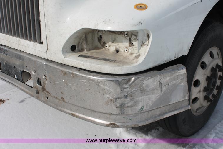 image for item H8377 2007 International 9400i semi truck