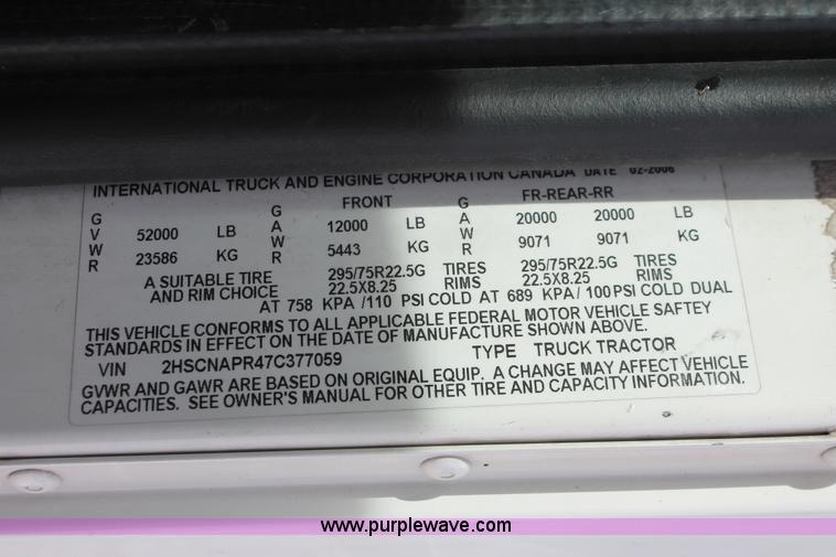 image for item H8377 2007 International 9400i semi truck