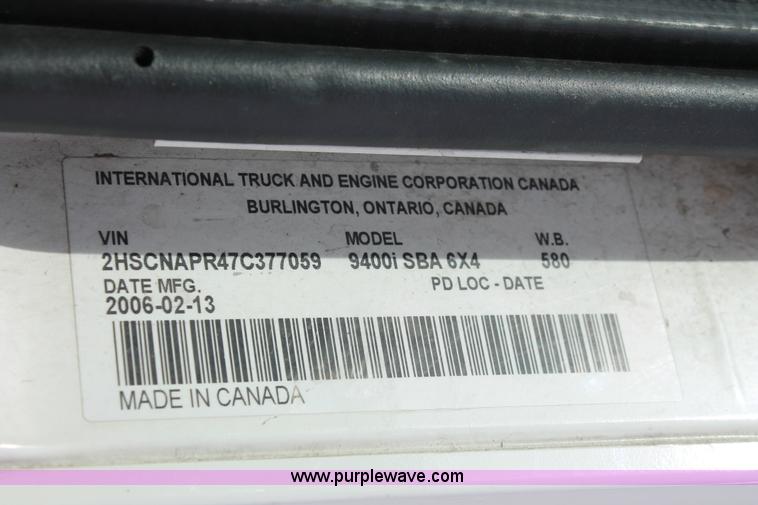 image for item H8377 2007 International 9400i semi truck