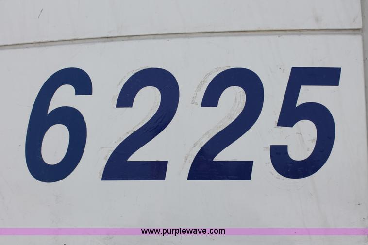 image for item H8377 2007 International 9400i semi truck