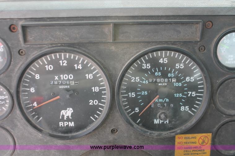 image for item H8379 2000 Mack CH613 semi truck