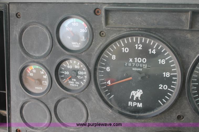 image for item H8379 2000 Mack CH613 semi truck