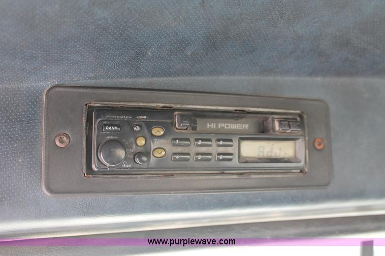 image for item H8379 2000 Mack CH613 semi truck