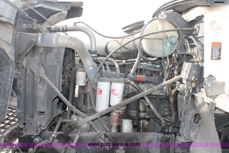 image for item H8379 2000 Mack CH613 semi truck