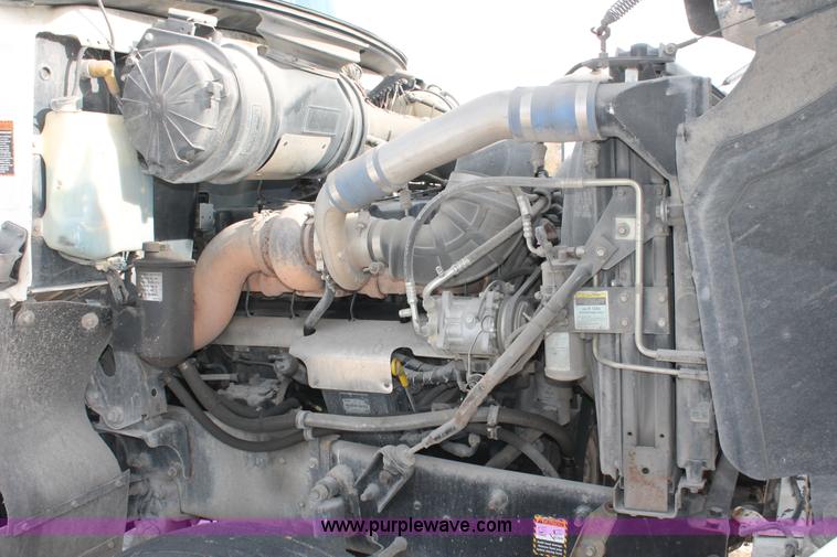 image for item H8379 2000 Mack CH613 semi truck