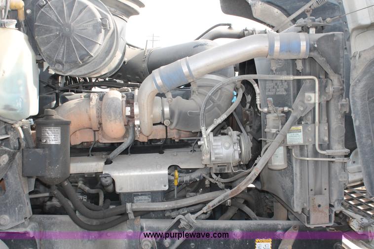 image for item H8379 2000 Mack CH613 semi truck