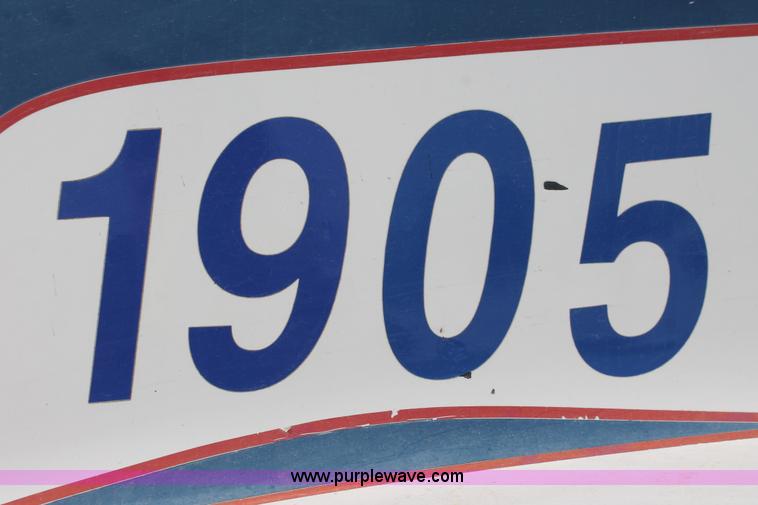 image for item H8379 2000 Mack CH613 semi truck