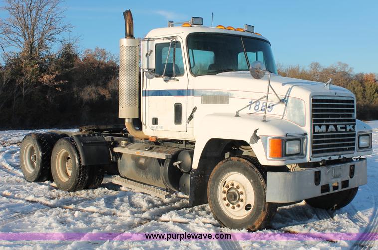 image for item H8380 1997 Mack CH613 semi truck