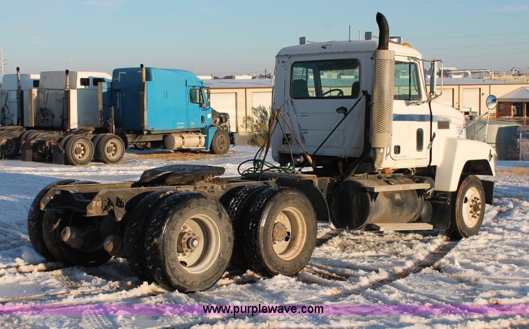 image for item H8380 1997 Mack CH613 semi truck