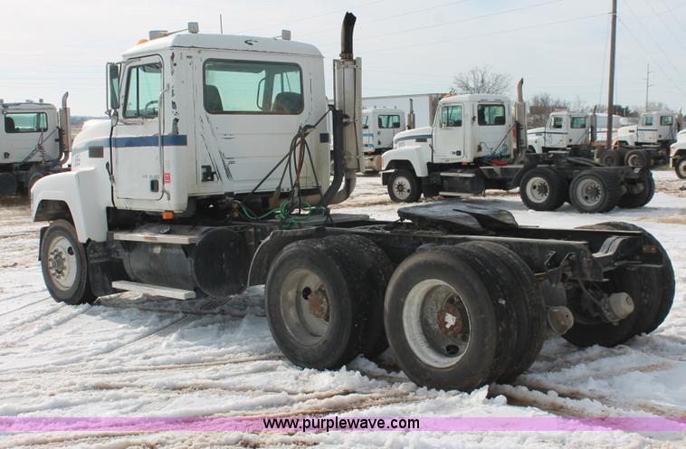 image for item H8380 1997 Mack CH613 semi truck