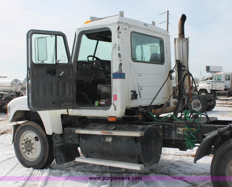 image for item H8380 1997 Mack CH613 semi truck
