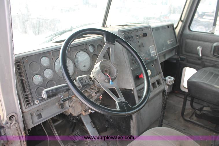 image for item H8380 1997 Mack CH613 semi truck