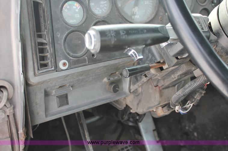 image for item H8380 1997 Mack CH613 semi truck