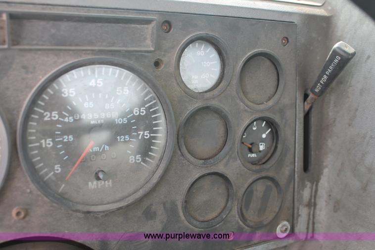 image for item H8380 1997 Mack CH613 semi truck