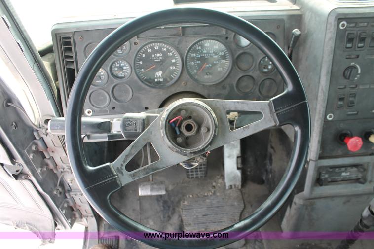 image for item H8380 1997 Mack CH613 semi truck