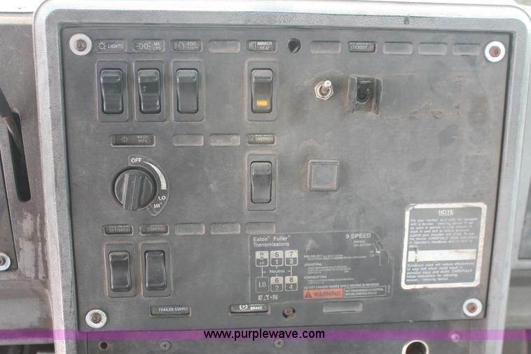 image for item H8380 1997 Mack CH613 semi truck