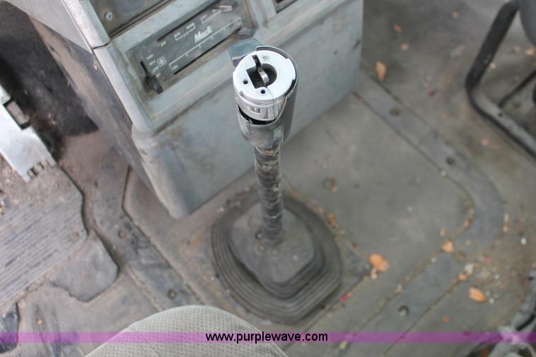 image for item H8380 1997 Mack CH613 semi truck