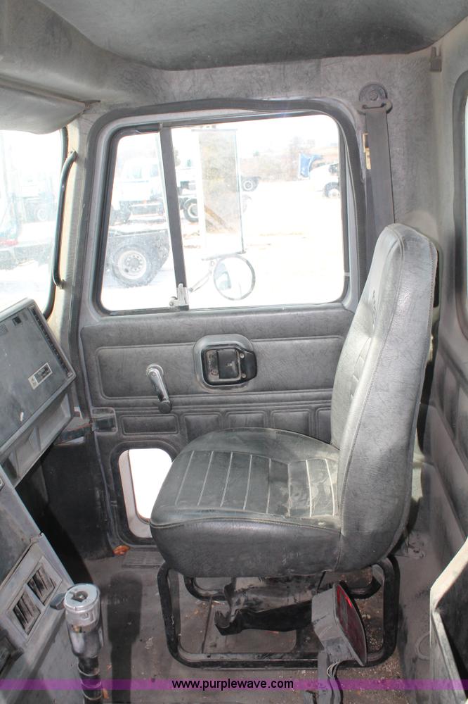 image for item H8380 1997 Mack CH613 semi truck