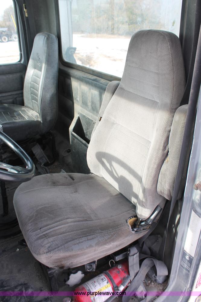 image for item H8380 1997 Mack CH613 semi truck