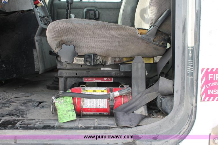 image for item H8380 1997 Mack CH613 semi truck