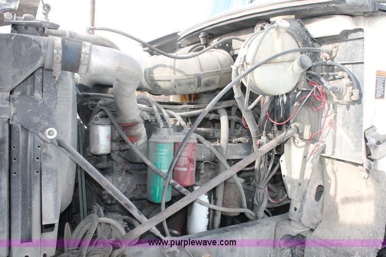 image for item H8380 1997 Mack CH613 semi truck