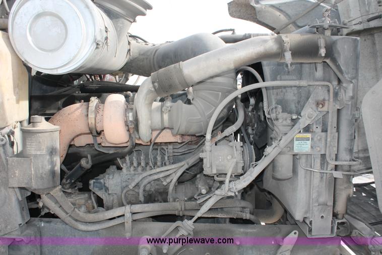 image for item H8380 1997 Mack CH613 semi truck