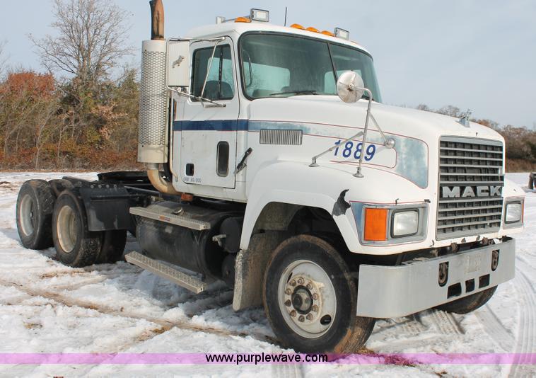 image for item H8380 1997 Mack CH613 semi truck