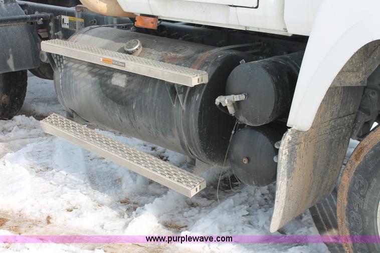 image for item H8380 1997 Mack CH613 semi truck