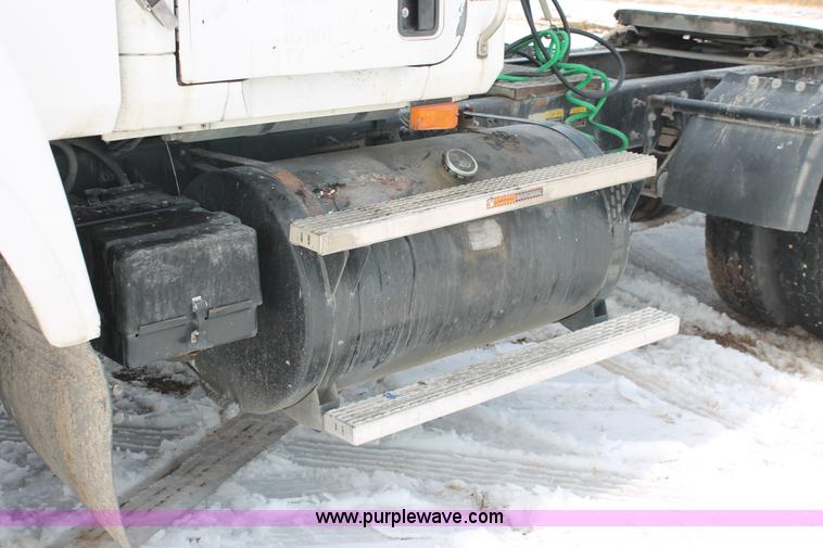 image for item H8380 1997 Mack CH613 semi truck